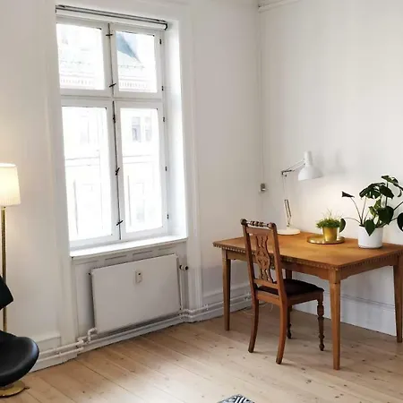 200 Sqm Apartment, With 4 Separate Rooms, Each For 2 People Casa de hóspedes Copenhaga