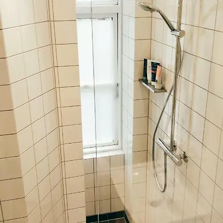 200 Sqm Apartment, With 4 Separate Rooms, Each For 2 People Guest house