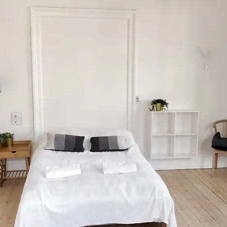 200 Sqm Apartment, With 4 Separate Rooms, Each For 2 People