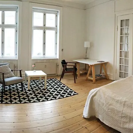 Guest house 200 Sqm Apartment, With 4 Separate Rooms, Each For 2 People Copenhagen